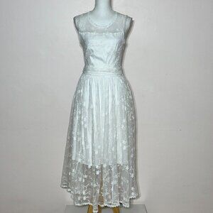 Metisu White Net with Crochet Floral Vine Design  Size S